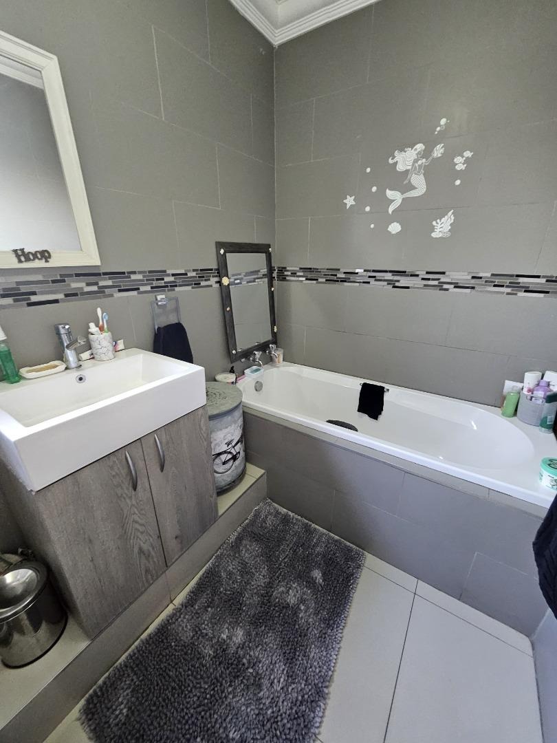 3 Bedroom Property for Sale in Brackenhurst Gauteng