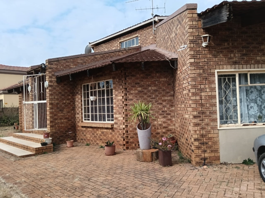11 Bedroom Property for Sale in Hillshaven Gauteng