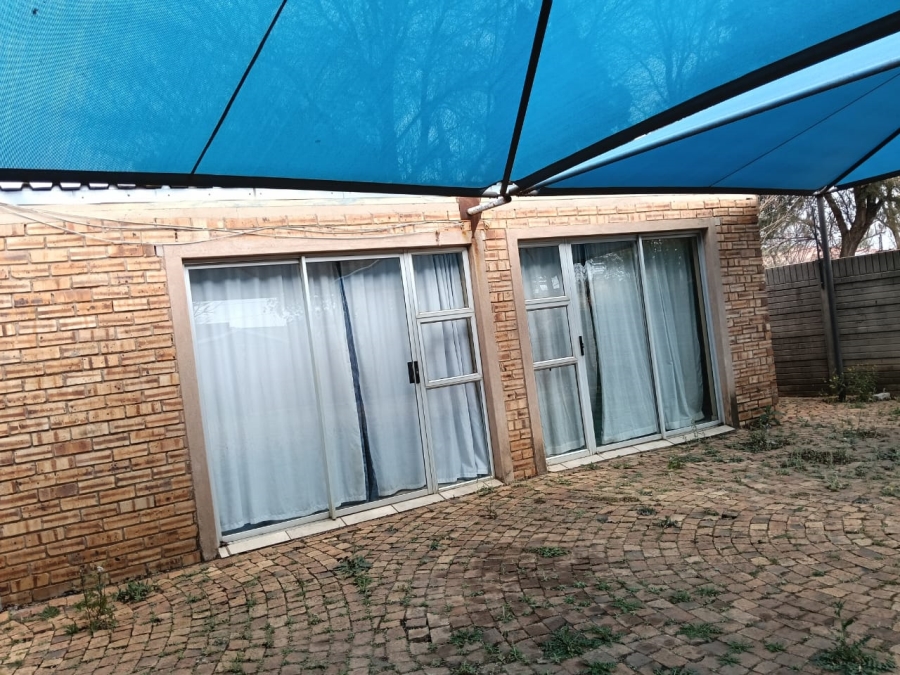 11 Bedroom Property for Sale in Hillshaven Gauteng