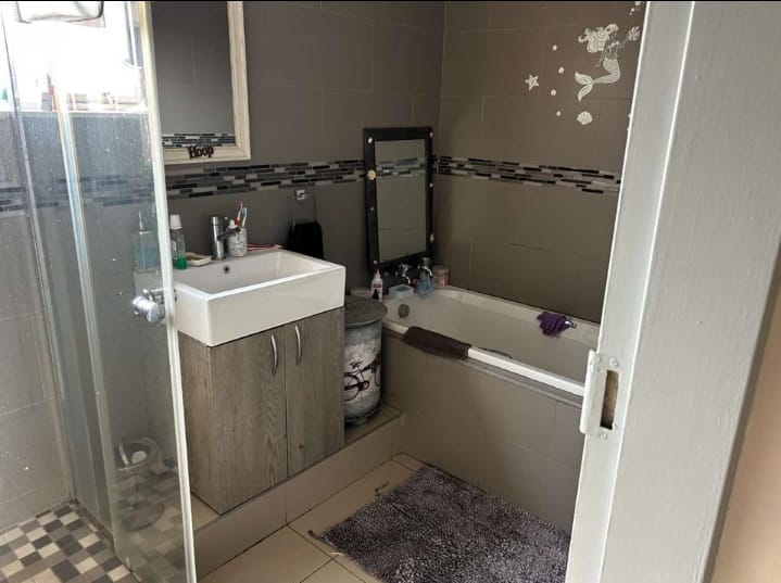 3 Bedroom Property for Sale in Brackenhurst Gauteng