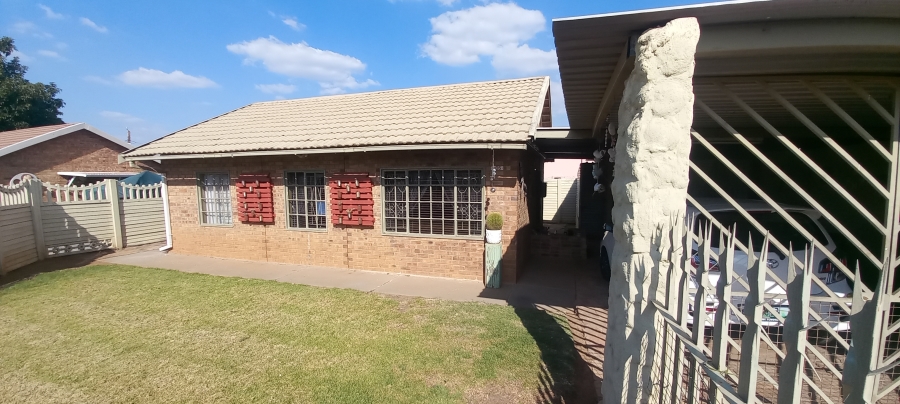 1 Bedroom Property for Sale in Elandspoort Gauteng