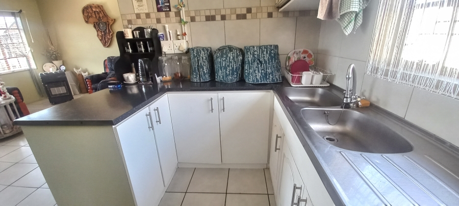 1 Bedroom Property for Sale in Elandspoort Gauteng