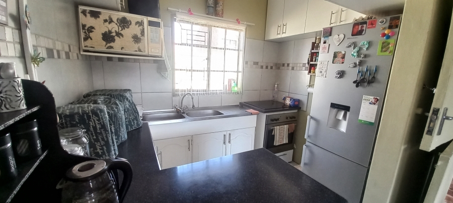 1 Bedroom Property for Sale in Elandspoort Gauteng
