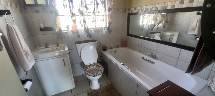 1 Bedroom Property for Sale in Elandspoort Gauteng