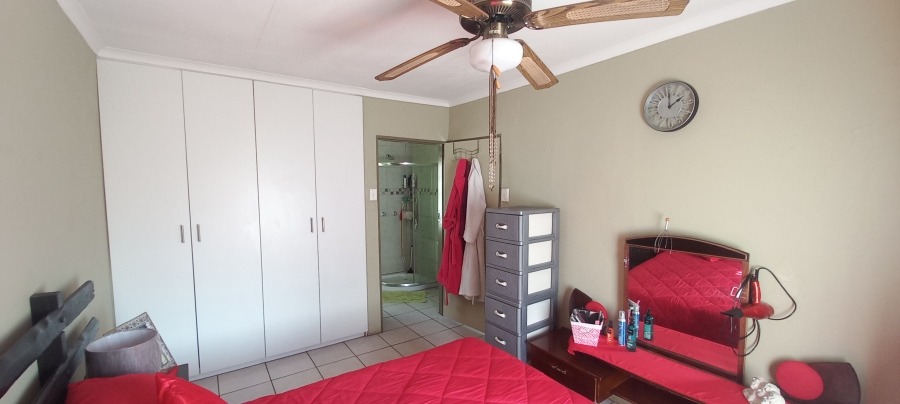 1 Bedroom Property for Sale in Elandspoort Gauteng