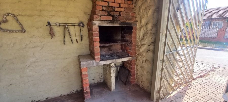 1 Bedroom Property for Sale in Elandspoort Gauteng