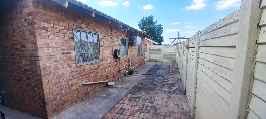 1 Bedroom Property for Sale in Elandspoort Gauteng