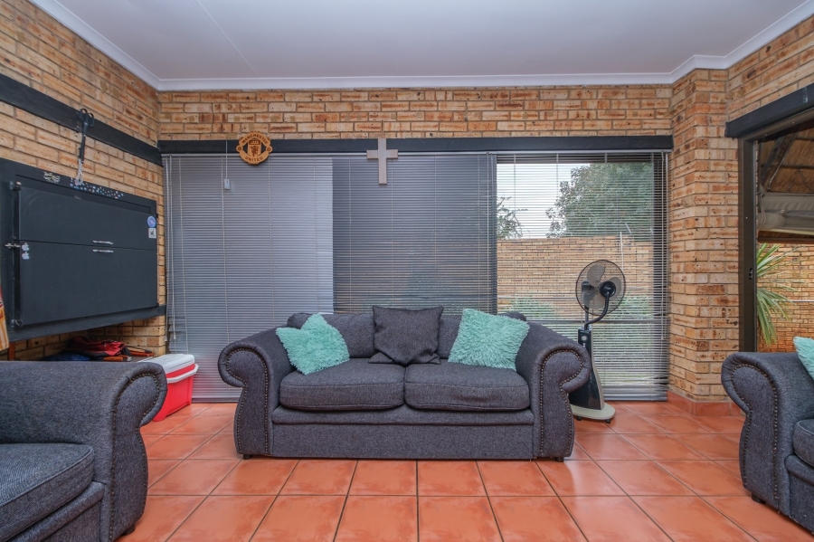 3 Bedroom Property for Sale in Ruimsig Gauteng
