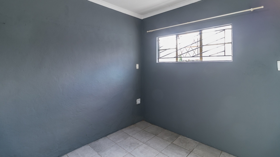 To Let 1 Bedroom Property for Rent in Vorna Valley Gauteng
