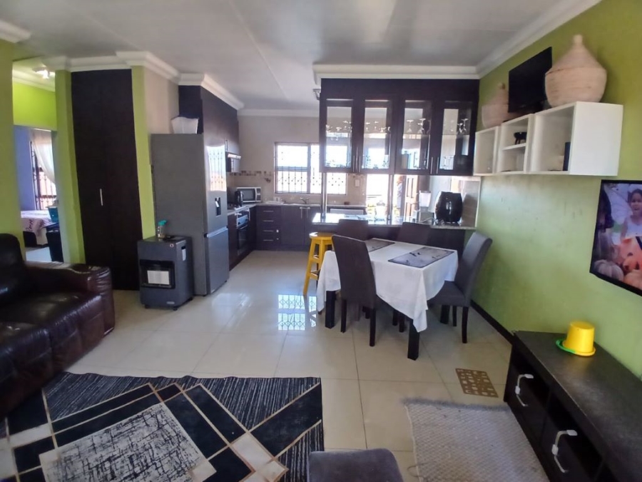2 Bedroom Property for Sale in Brackendowns Gauteng