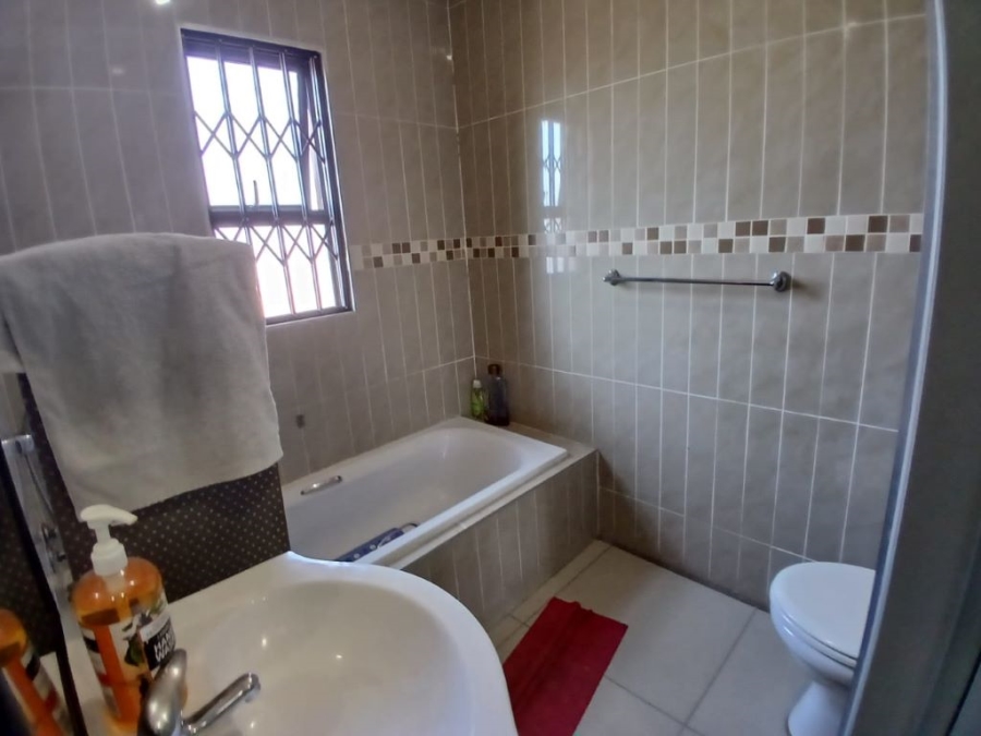 2 Bedroom Property for Sale in Brackendowns Gauteng