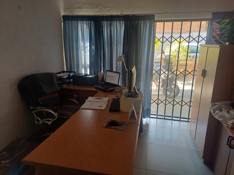 To Let 2 Bedroom Property for Rent in Linden Gauteng