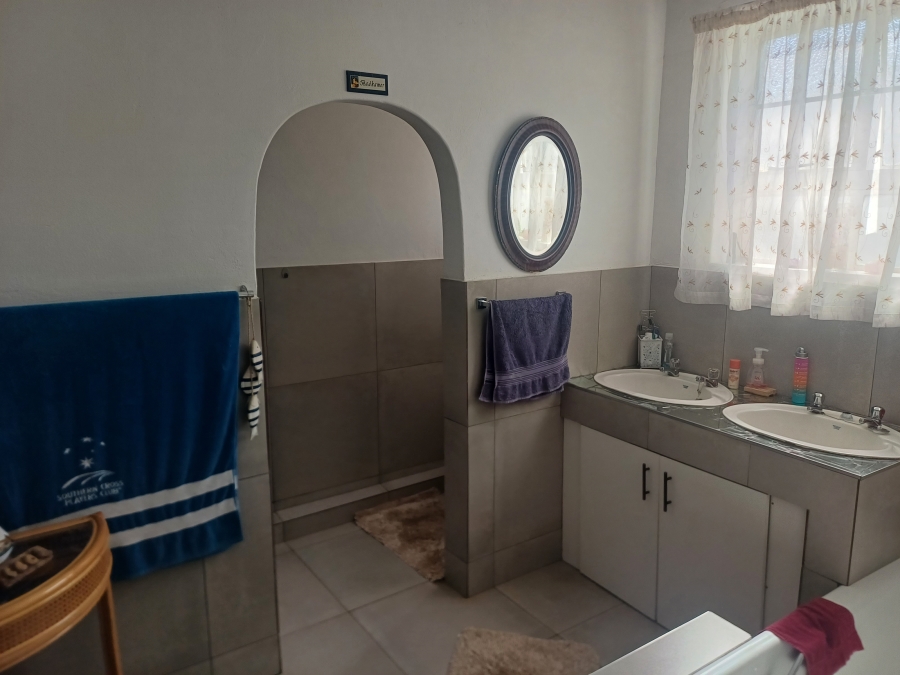 To Let 2 Bedroom Property for Rent in Linden Gauteng
