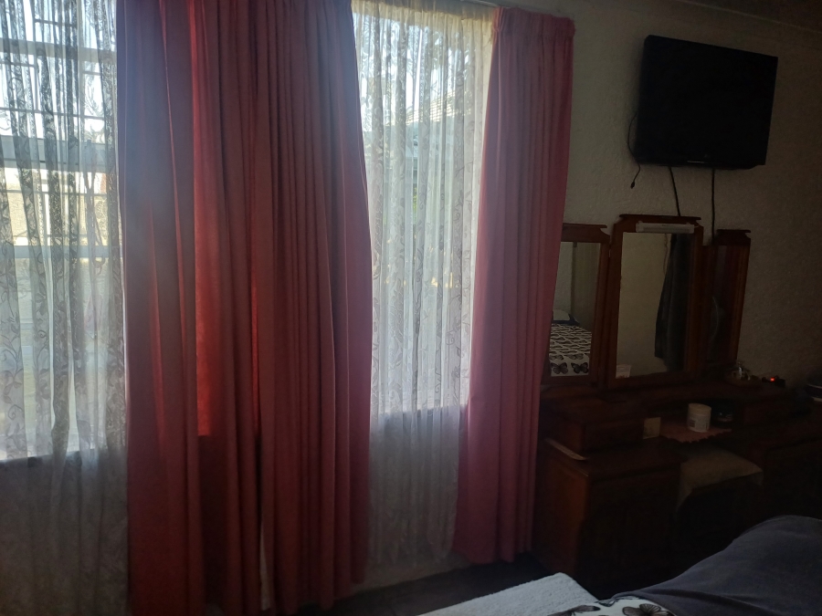 To Let 2 Bedroom Property for Rent in Linden Gauteng