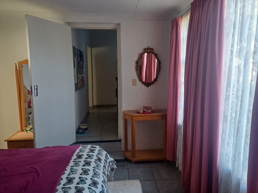 To Let 2 Bedroom Property for Rent in Linden Gauteng