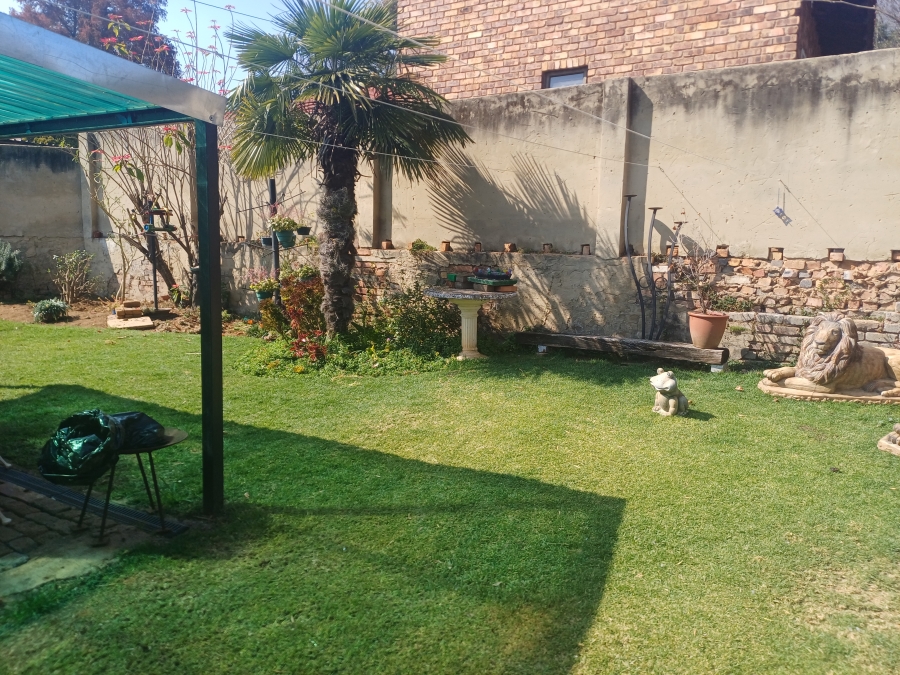 To Let 2 Bedroom Property for Rent in Linden Gauteng