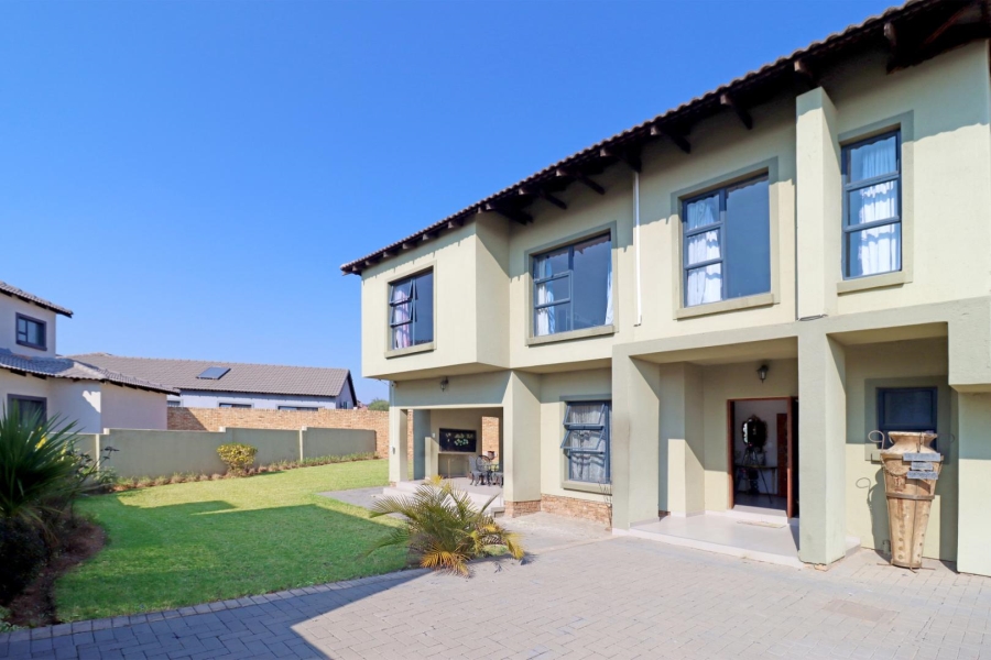 4 Bedroom Property for Sale in Thatchfield Hills Gauteng