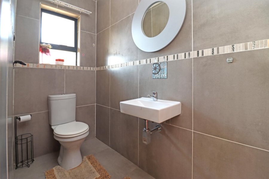 4 Bedroom Property for Sale in Thatchfield Hills Gauteng