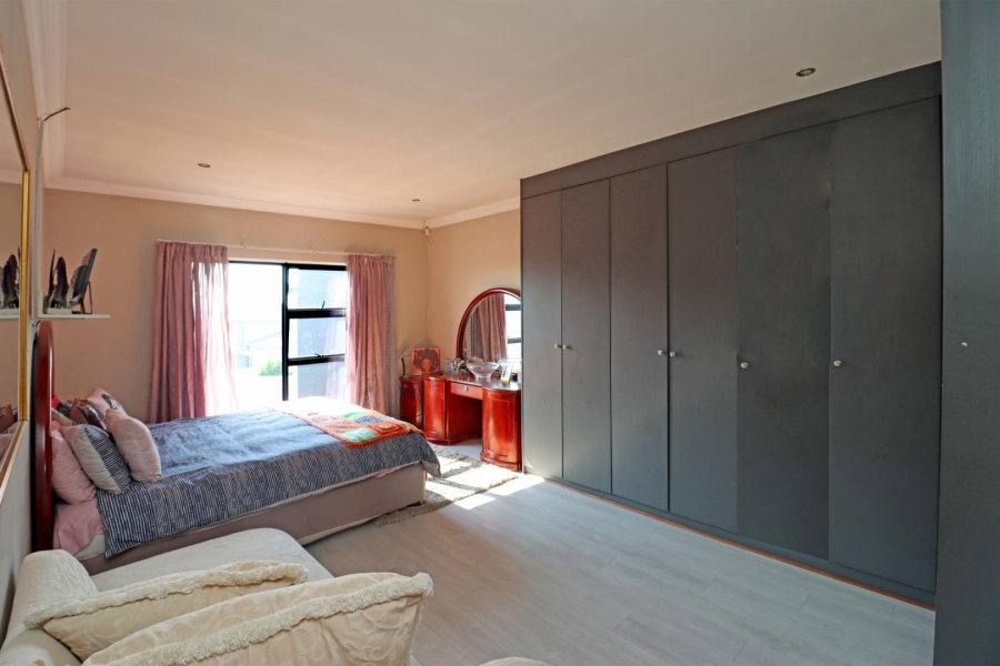 4 Bedroom Property for Sale in Thatchfield Hills Gauteng