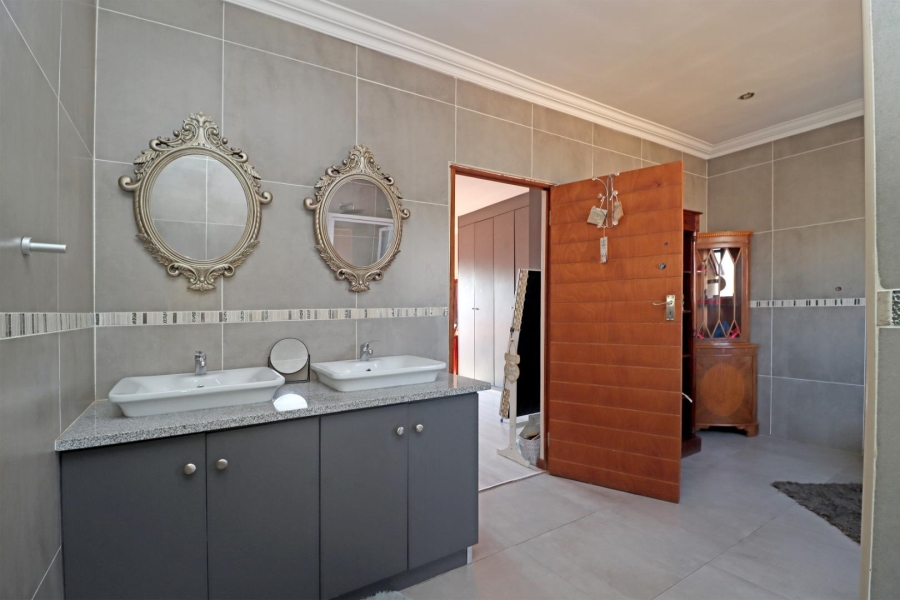 4 Bedroom Property for Sale in Thatchfield Hills Gauteng