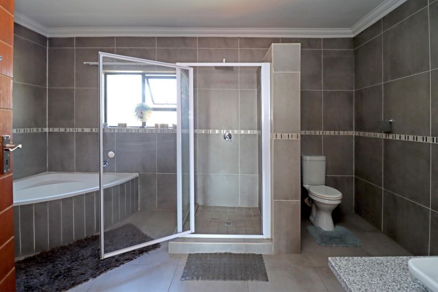 4 Bedroom Property for Sale in Thatchfield Hills Gauteng