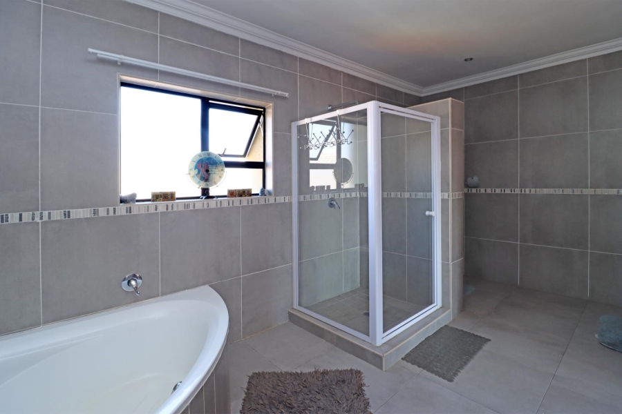 4 Bedroom Property for Sale in Thatchfield Hills Gauteng