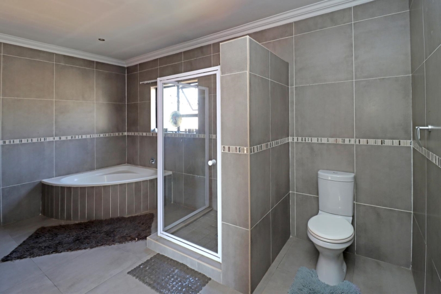 4 Bedroom Property for Sale in Thatchfield Hills Gauteng