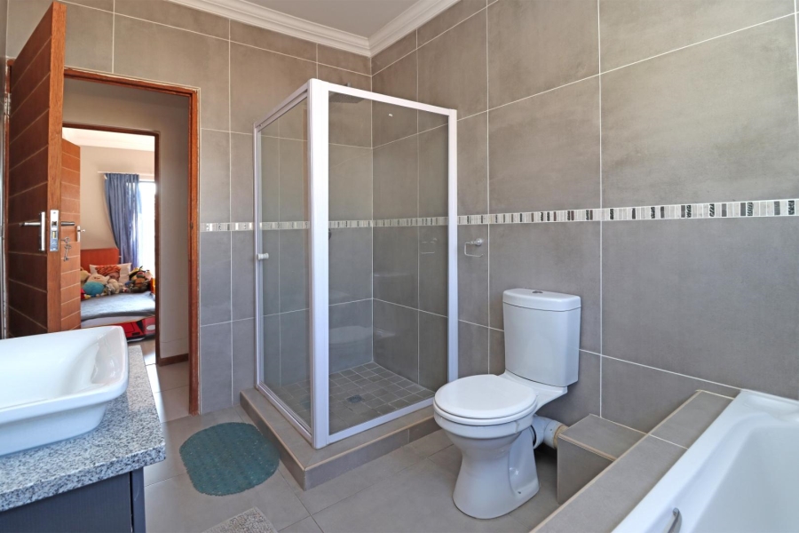 4 Bedroom Property for Sale in Thatchfield Hills Gauteng