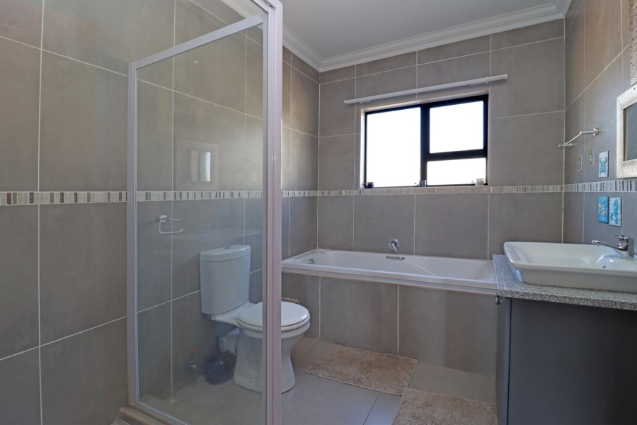 4 Bedroom Property for Sale in Thatchfield Hills Gauteng
