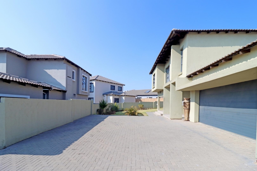 4 Bedroom Property for Sale in Thatchfield Hills Gauteng