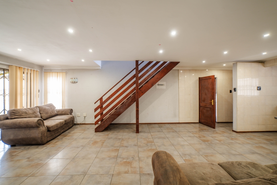 4 Bedroom Property for Sale in Buccleuch Gauteng