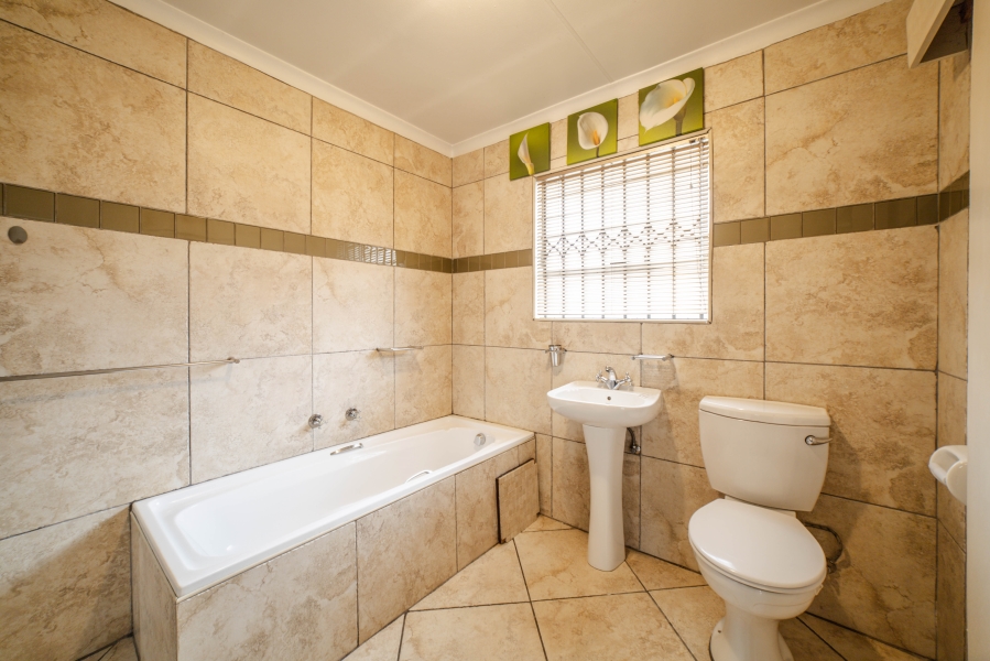 4 Bedroom Property for Sale in Buccleuch Gauteng