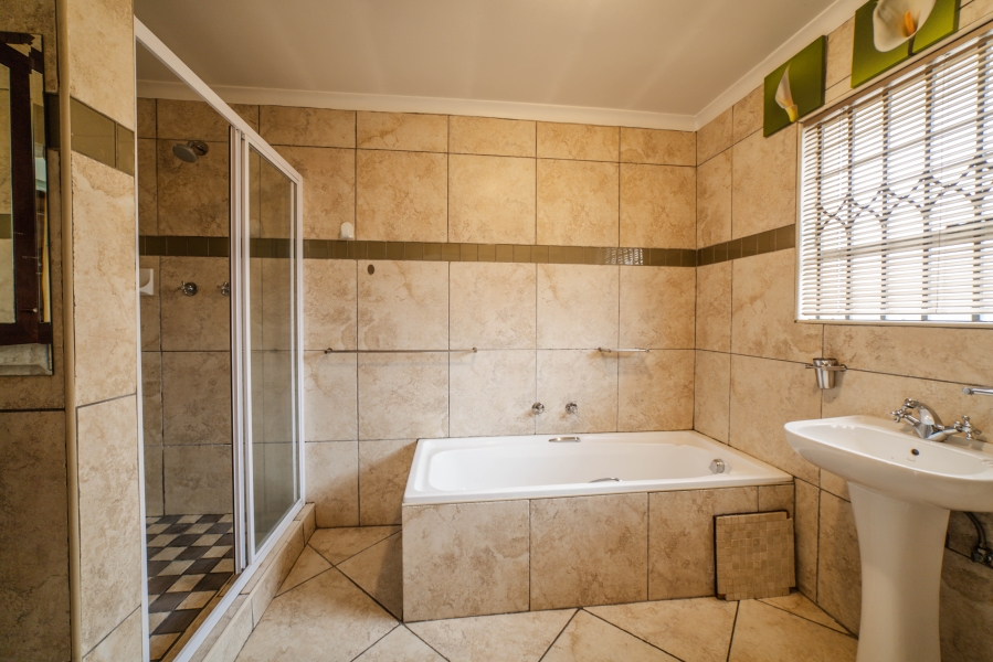 4 Bedroom Property for Sale in Buccleuch Gauteng