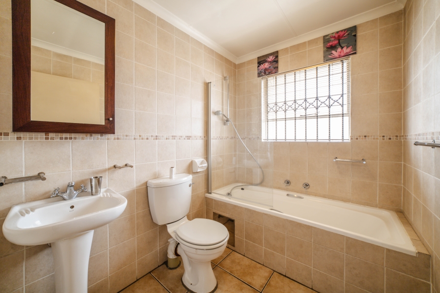 4 Bedroom Property for Sale in Buccleuch Gauteng