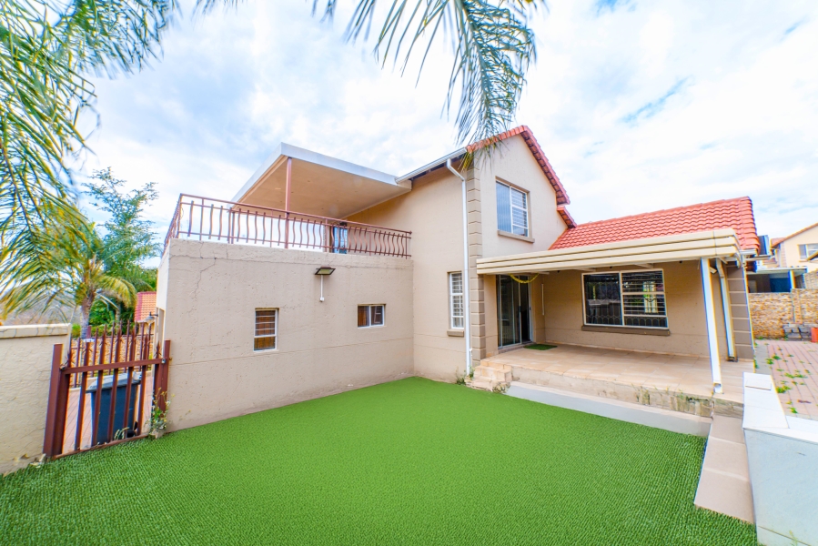 4 Bedroom Property for Sale in Buccleuch Gauteng