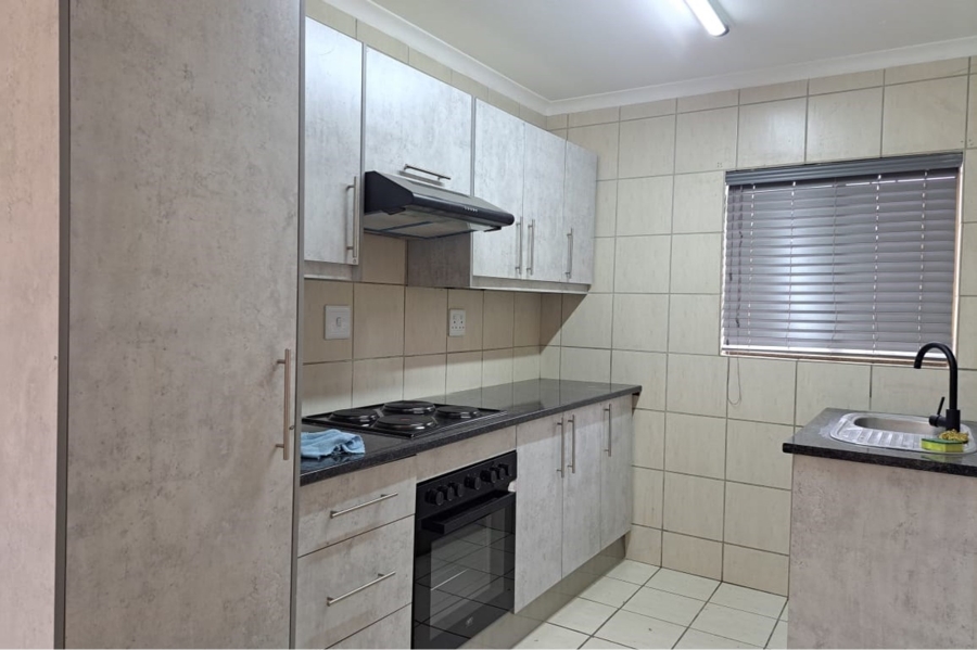 To Let 2 Bedroom Property for Rent in Rhodesfield Gauteng