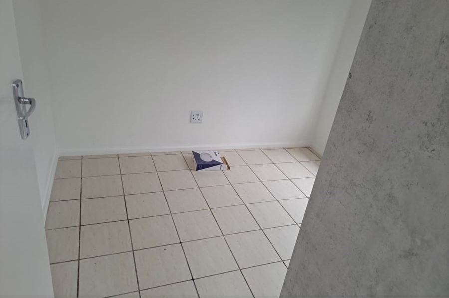 To Let 2 Bedroom Property for Rent in Rhodesfield Gauteng