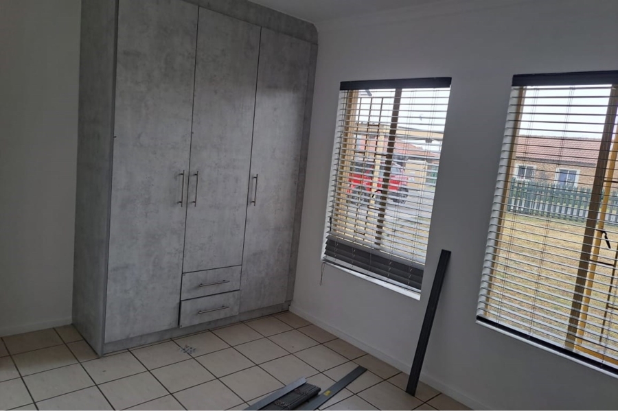 To Let 2 Bedroom Property for Rent in Rhodesfield Gauteng