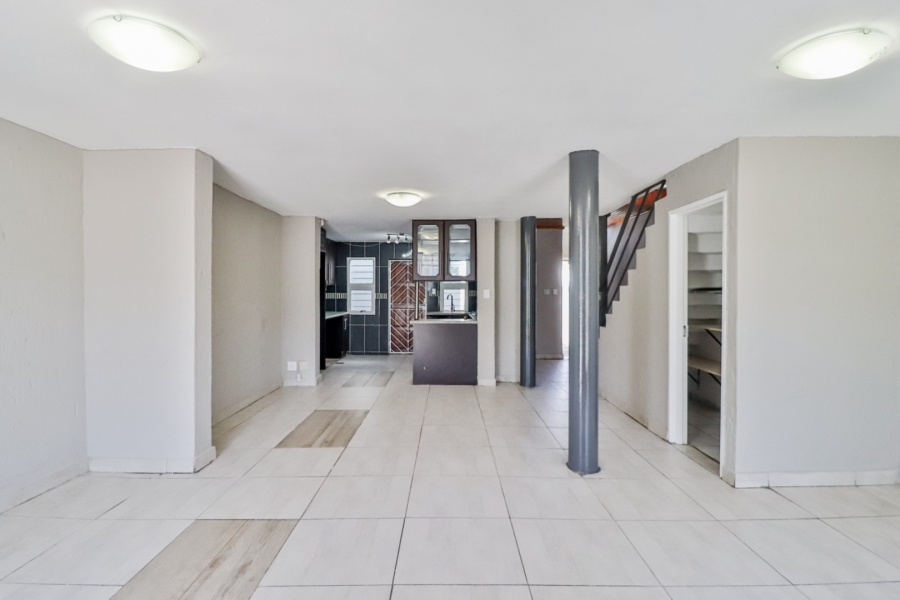 2 Bedroom Property for Sale in Oakdene Gauteng