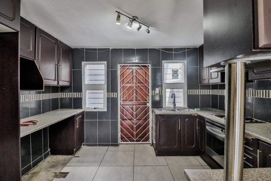 2 Bedroom Property for Sale in Oakdene Gauteng