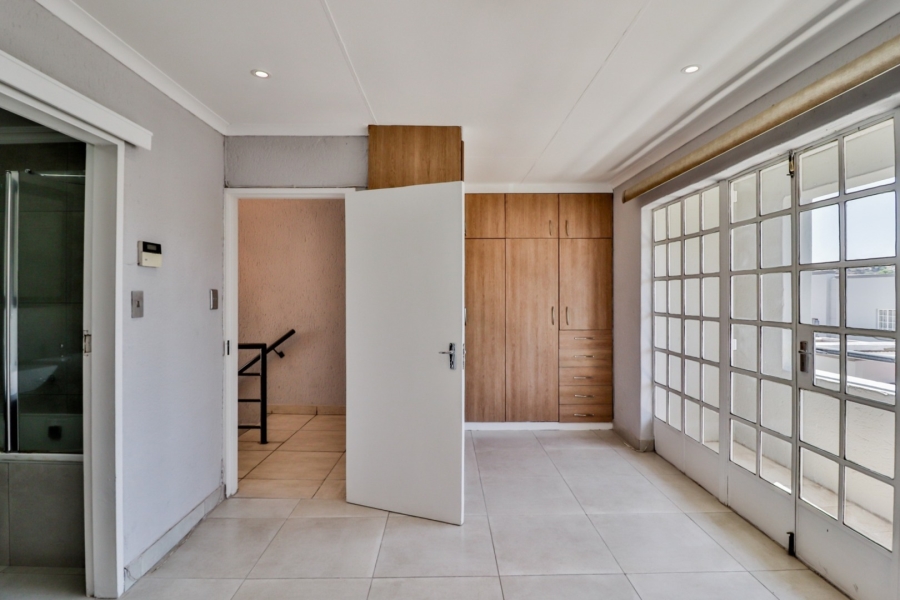 2 Bedroom Property for Sale in Oakdene Gauteng