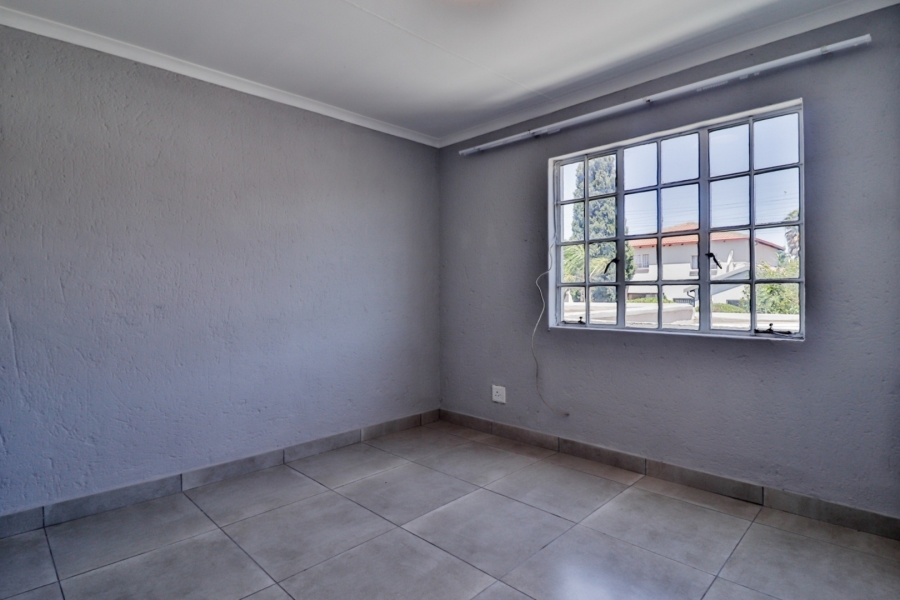 2 Bedroom Property for Sale in Oakdene Gauteng