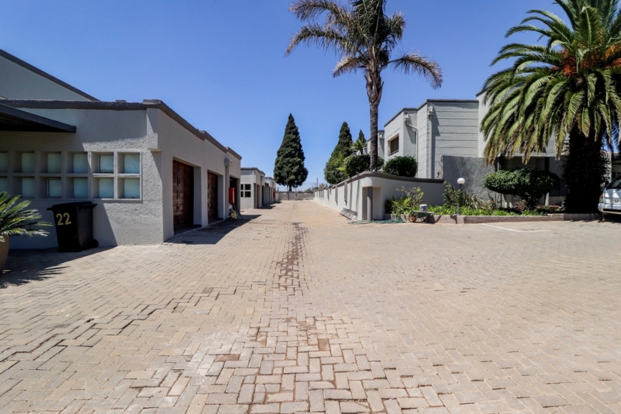 2 Bedroom Property for Sale in Oakdene Gauteng