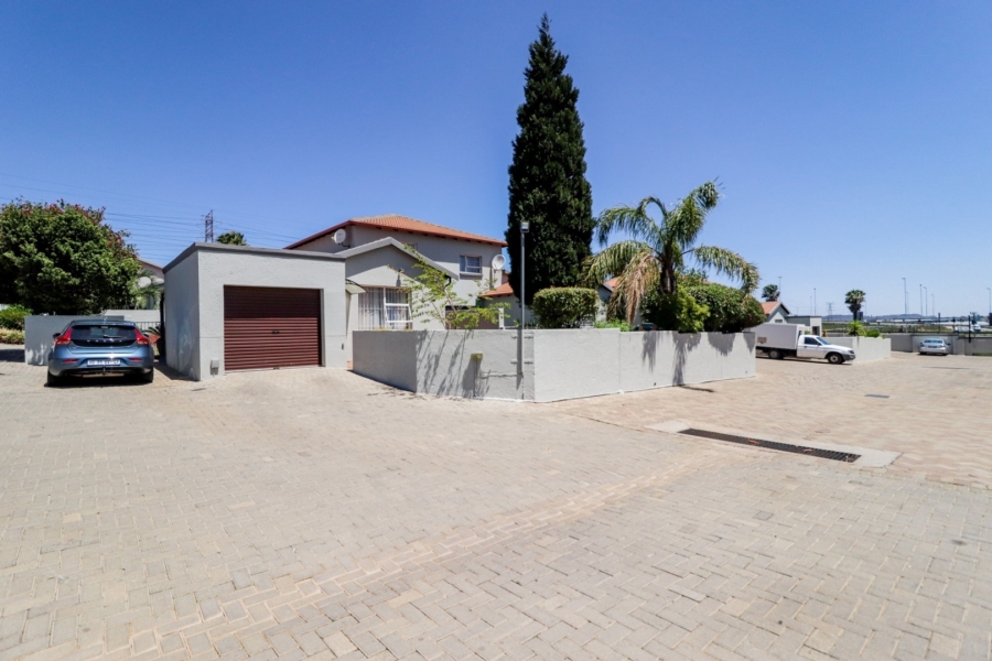 2 Bedroom Property for Sale in Oakdene Gauteng