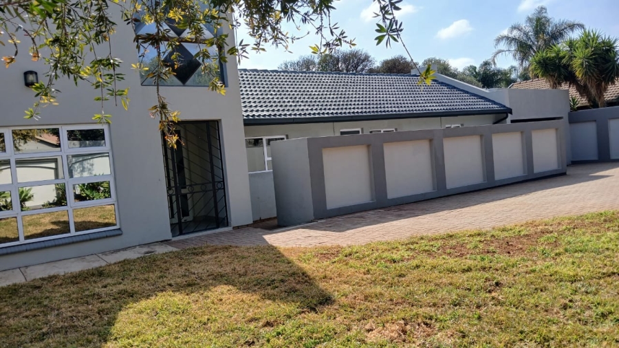 5 Bedroom Property for Sale in Wierda Park Gauteng