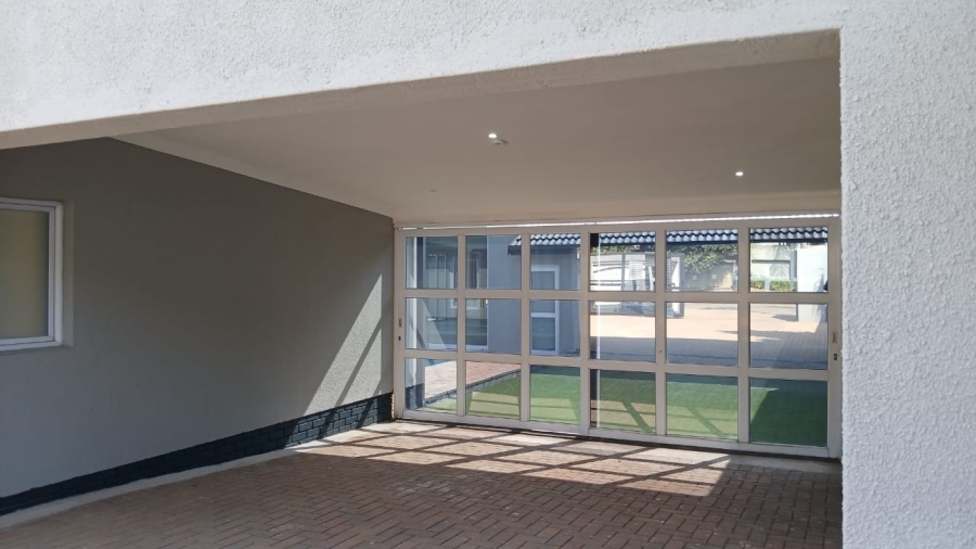 5 Bedroom Property for Sale in Wierda Park Gauteng