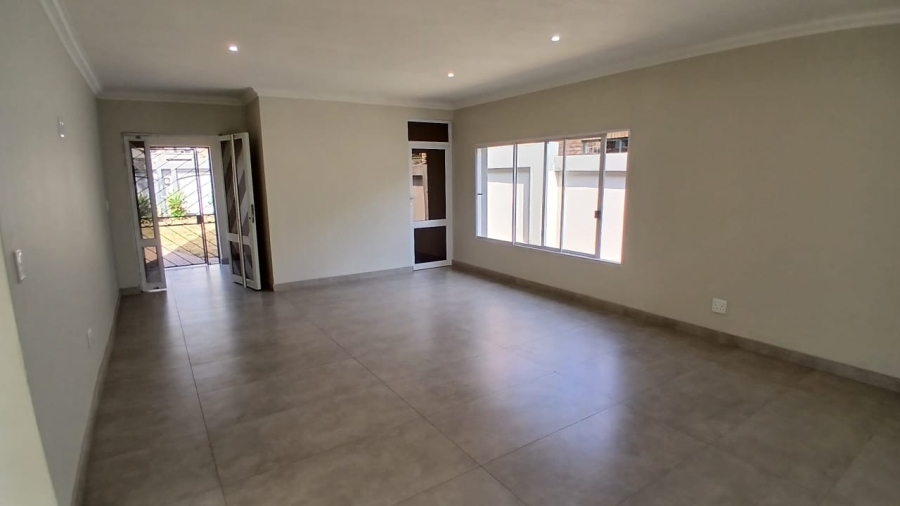 5 Bedroom Property for Sale in Wierda Park Gauteng