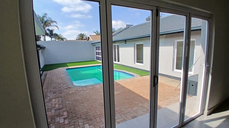 5 Bedroom Property for Sale in Wierda Park Gauteng
