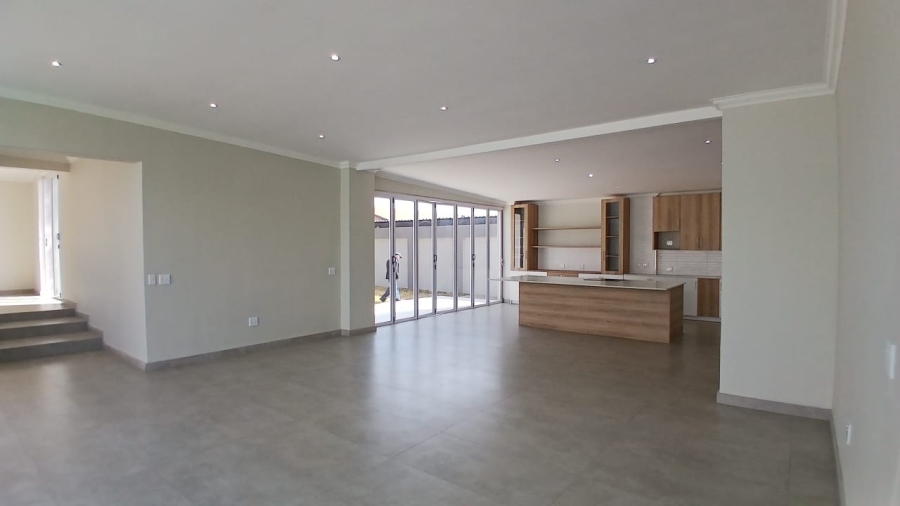 5 Bedroom Property for Sale in Wierda Park Gauteng