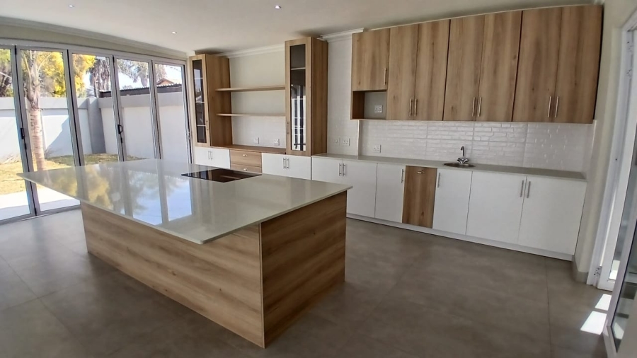 5 Bedroom Property for Sale in Wierda Park Gauteng